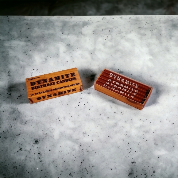 21 and up! Birthday Party Gift Set + Sparkling and Relighting Candle Sticks - Picture 4 of 9